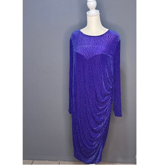 Rebel Wilson X Angels • Ruched Body-Con Dress Size: 1X - Picture 2 of 4